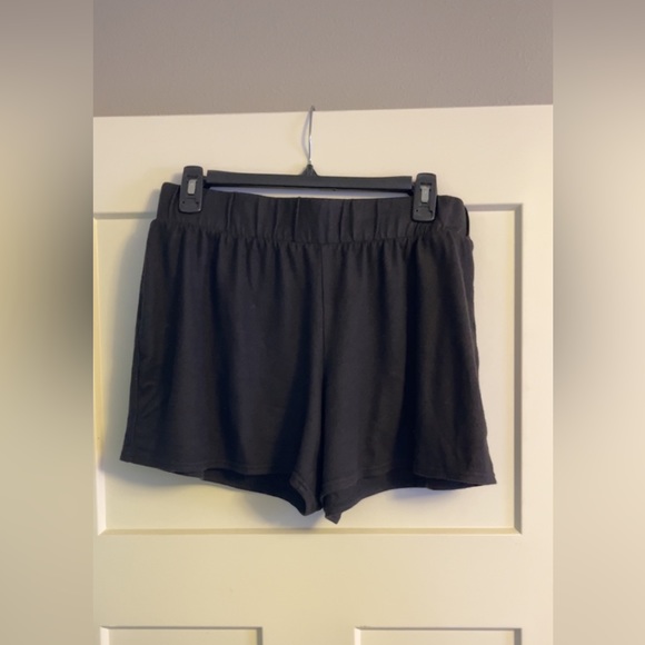 Black shorts - Picture 1 of 3
